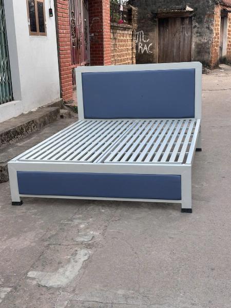 Giường sắt kết hợp da 1m6x2m