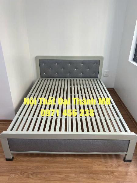 Giường sắt hộp kết hợp nỉ 1m6x2m màu ghi