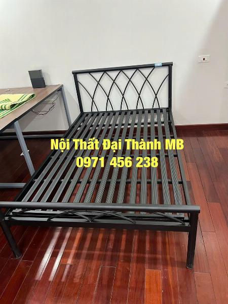 Giường sắt chữ x 1m2x2m màu đen